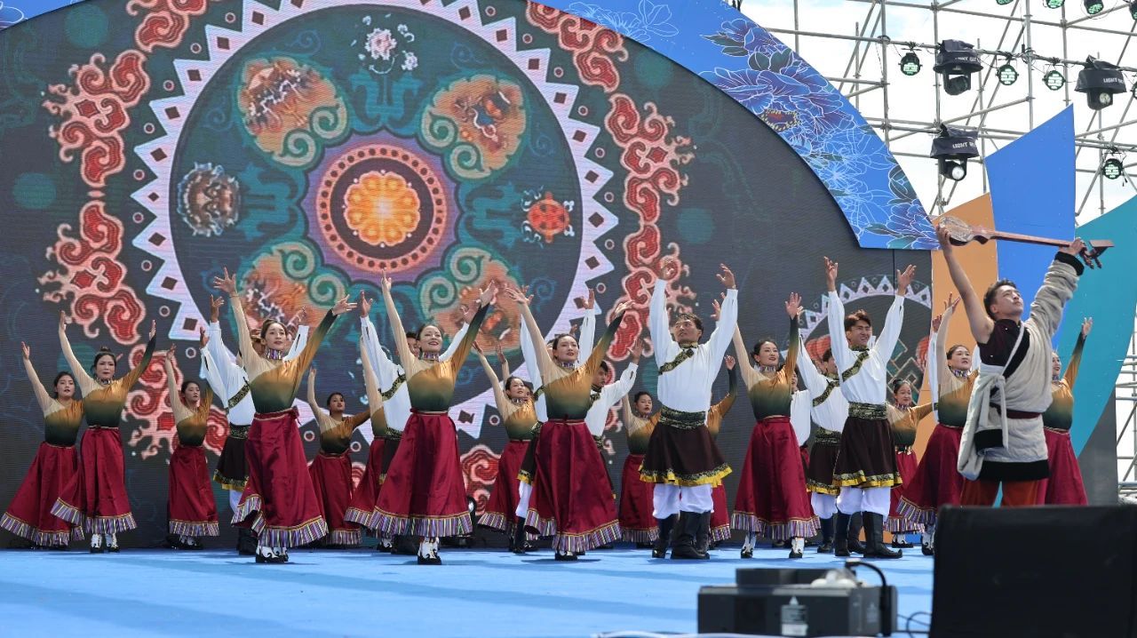 泽库县第二届游牧民俗文化旅游季暨2024年草原盛会开幕(图3)