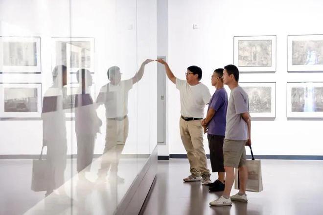 文化和旅游部2024年全国美术馆馆藏精品展出季入选项目｜时空追遗——致敬黄笃初百年影像展在湖州举办(图2)