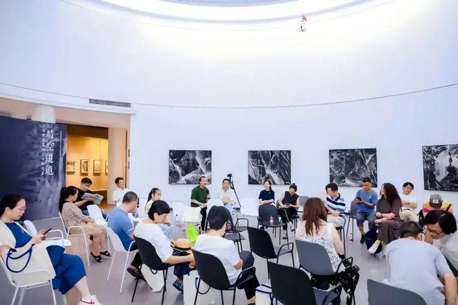 文化和旅游部2024年全国美术馆馆藏精品展出季入选项目｜时空追遗——致敬黄笃初百年影像展在湖州举办(图4)