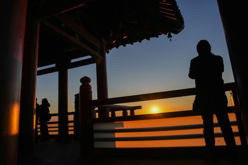 “引客入豫”成效显著2024年河南全省接待游客破10亿人次旅游收入超万亿(图1)